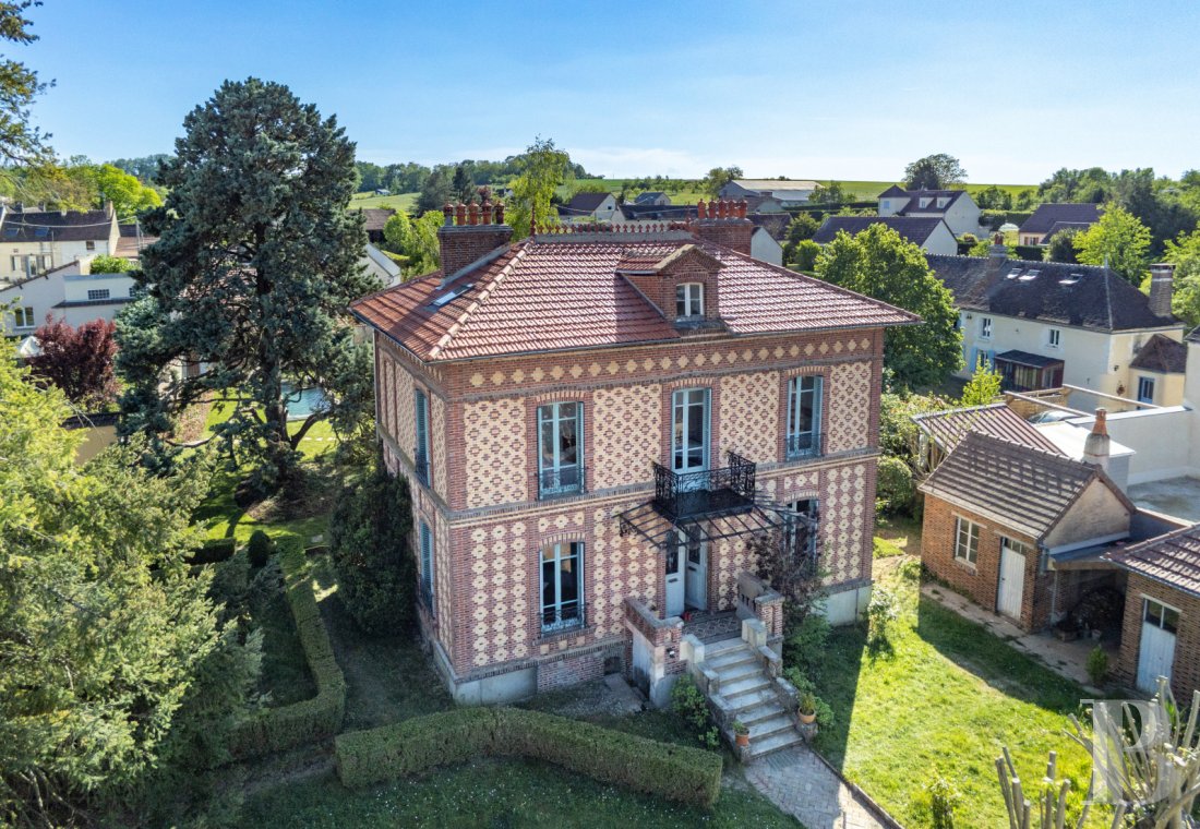 En Bourgogne, près de Chablis,  une maison de village du 19e siècle parée de briques - photo  n°6